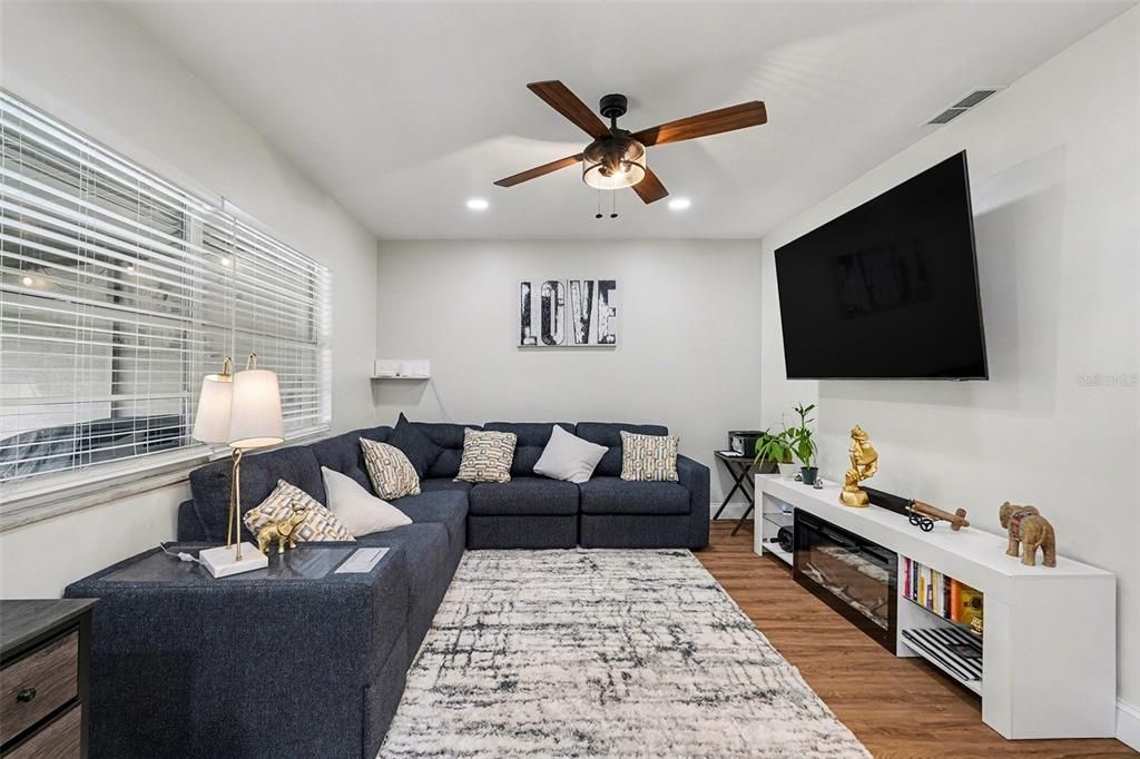 For Sale: $449,000 (5 beds, 4 baths, 1520 Square Feet)