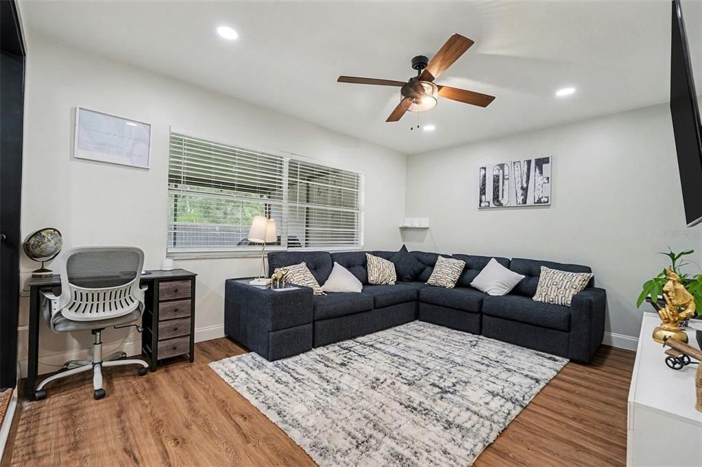 For Sale: $449,000 (5 beds, 4 baths, 1520 Square Feet)