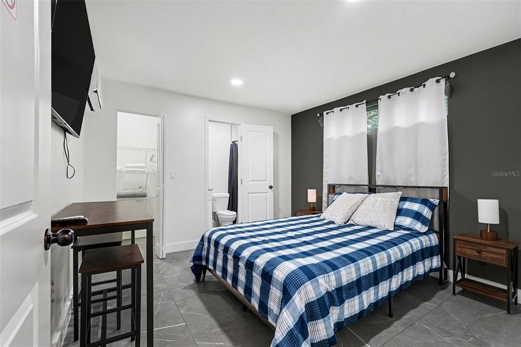 For Sale: $449,000 (5 beds, 4 baths, 1520 Square Feet)