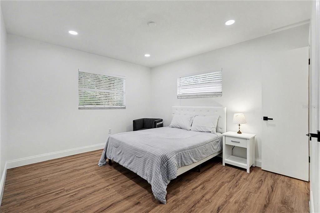 For Sale: $449,000 (5 beds, 4 baths, 1520 Square Feet)