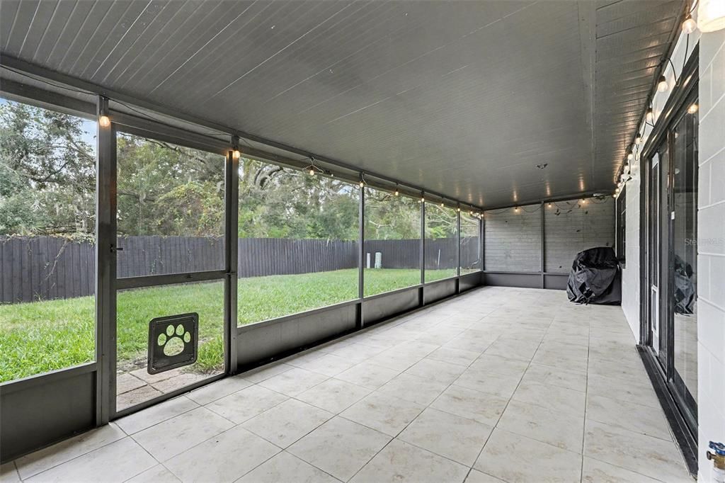 For Sale: $449,000 (5 beds, 4 baths, 1520 Square Feet)