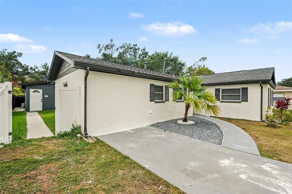 For Sale: $449,000 (5 beds, 4 baths, 1520 Square Feet)