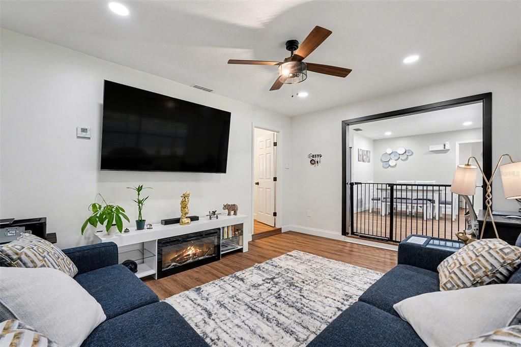 For Sale: $449,000 (5 beds, 4 baths, 1520 Square Feet)