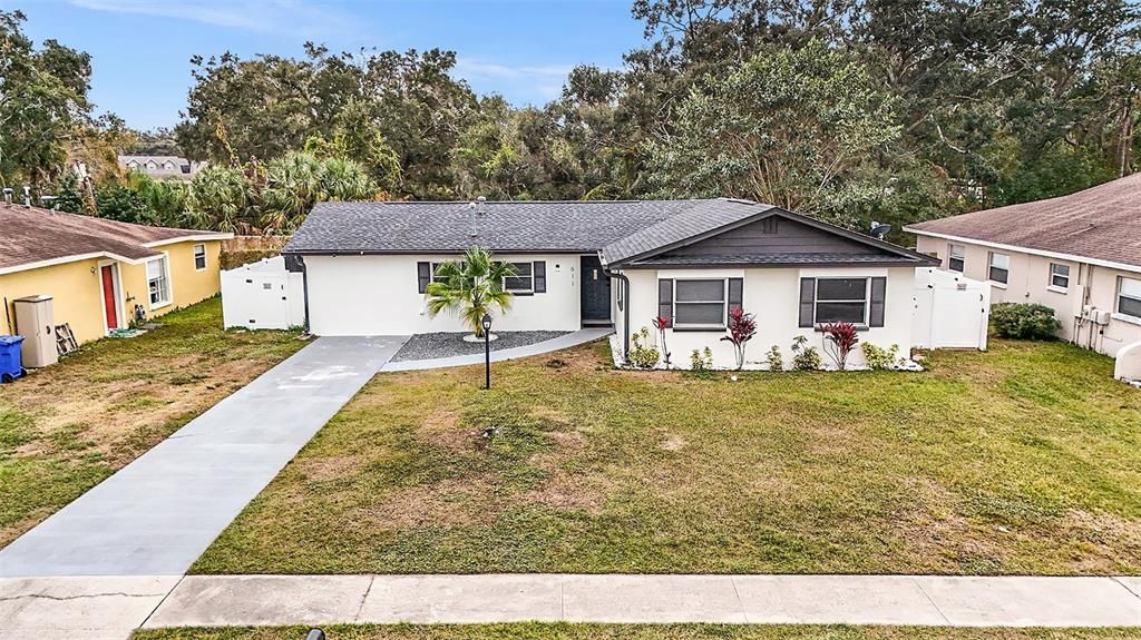 For Sale: $449,000 (5 beds, 4 baths, 1520 Square Feet)