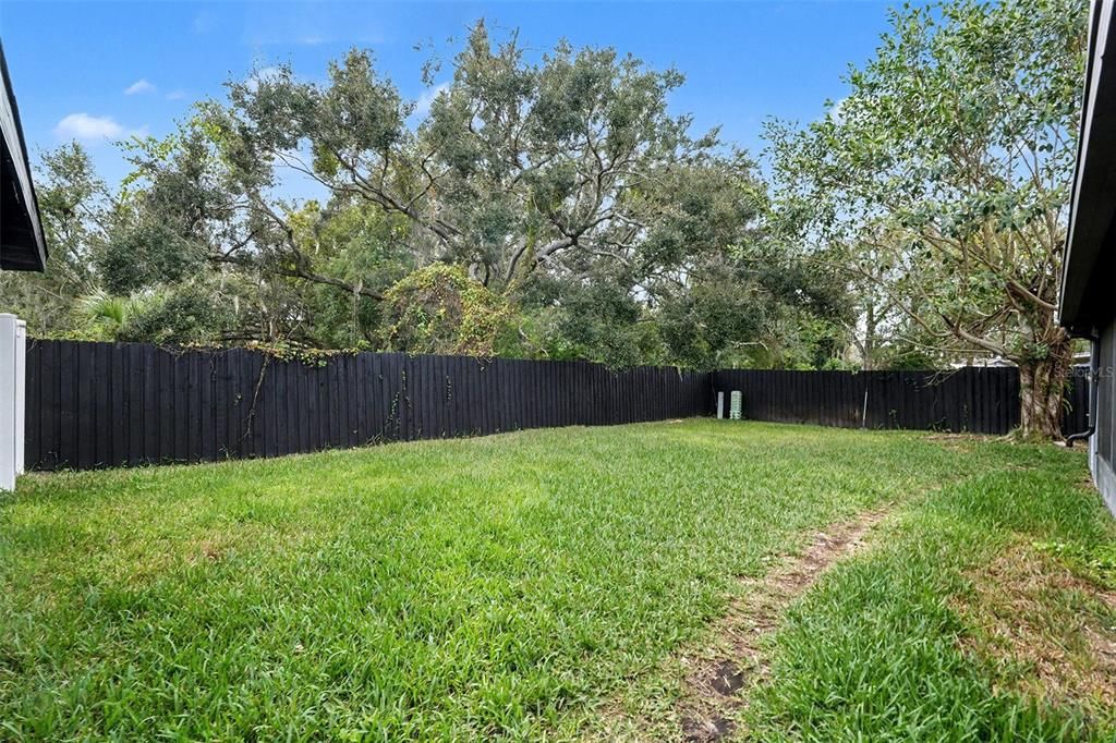 For Sale: $449,000 (5 beds, 4 baths, 1520 Square Feet)