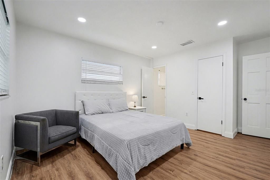 For Sale: $449,000 (5 beds, 4 baths, 1520 Square Feet)