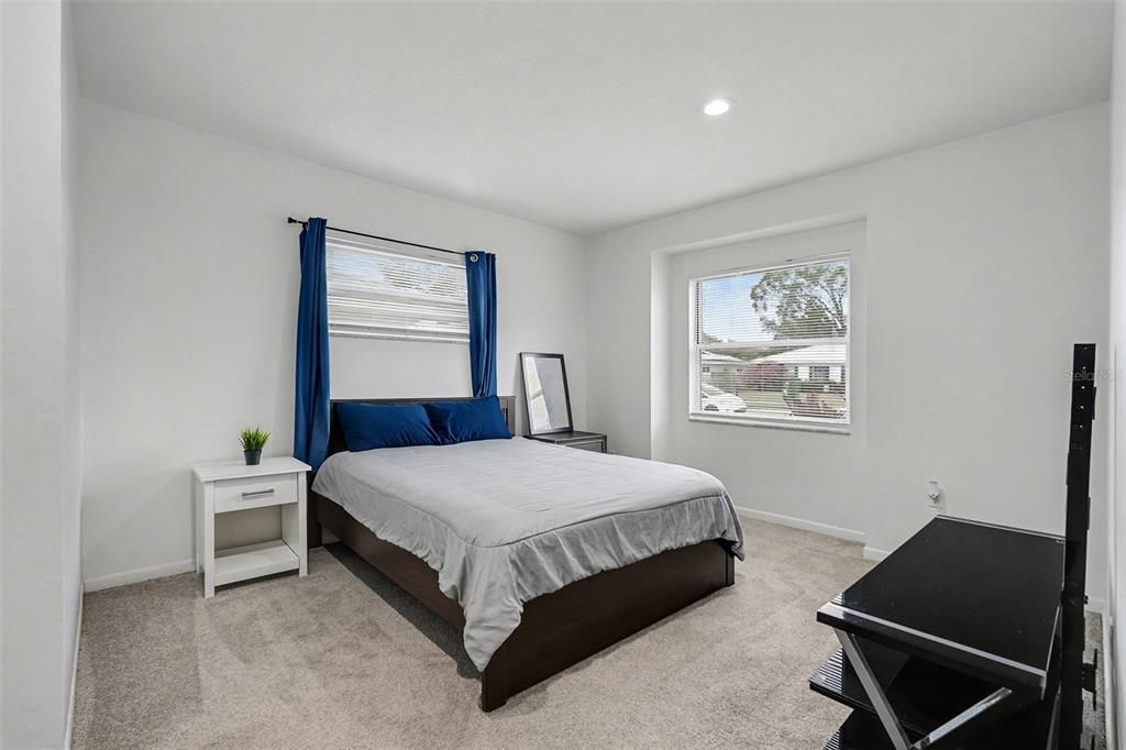 For Sale: $449,000 (5 beds, 4 baths, 1520 Square Feet)