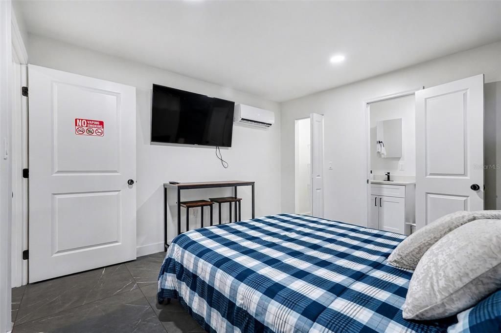 For Sale: $449,000 (5 beds, 4 baths, 1520 Square Feet)