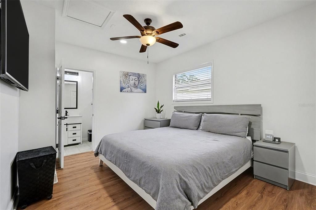 For Sale: $449,000 (5 beds, 4 baths, 1520 Square Feet)