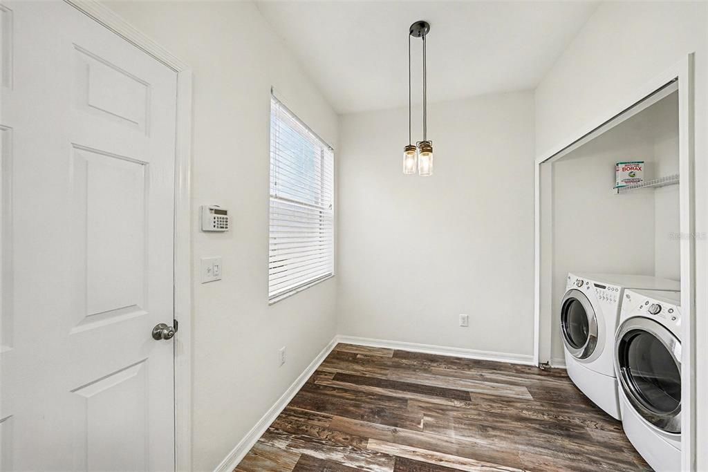 For Sale: $380,000 (3 beds, 2 baths, 1799 Square Feet)