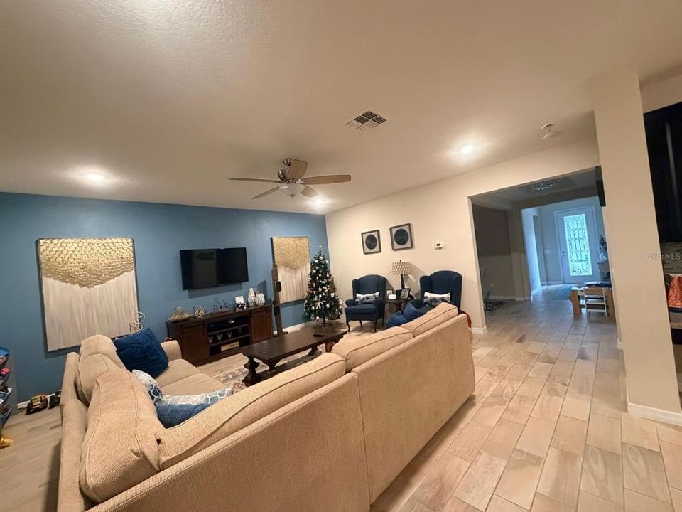 For Rent: $3,200 (4 beds, 3 baths, 2735 Square Feet)