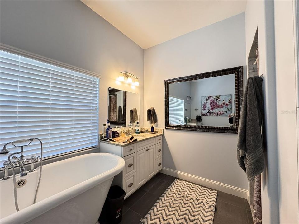 For Rent: $3,800 (4 beds, 3 baths, 3476 Square Feet)