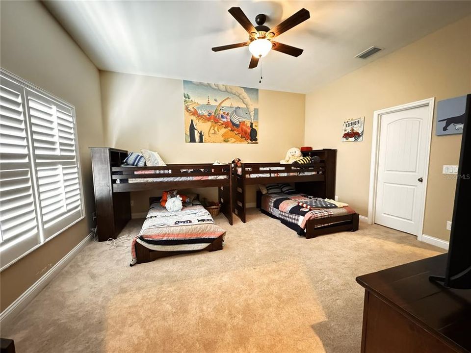 For Rent: $3,800 (4 beds, 3 baths, 3476 Square Feet)