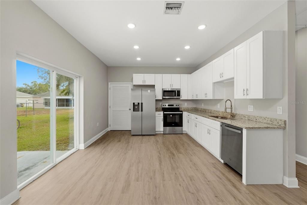 For Rent: $1,800 (3 beds, 2 baths, 1255 Square Feet)