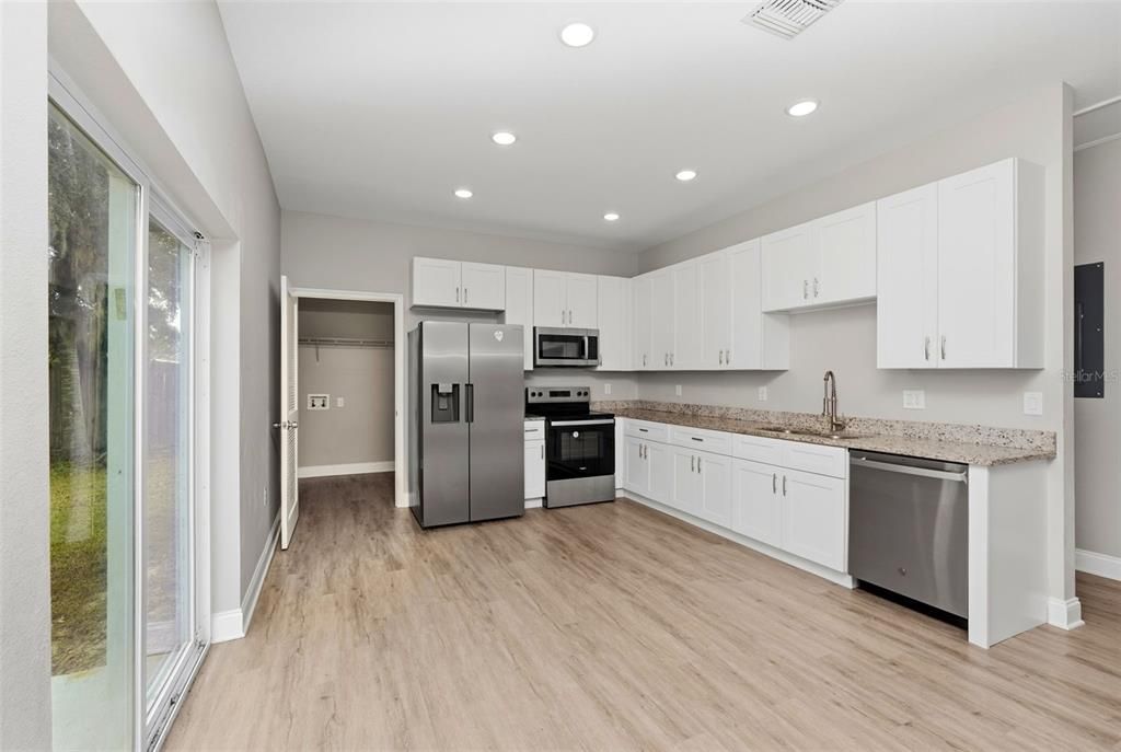 For Rent: $1,800 (3 beds, 2 baths, 1255 Square Feet)