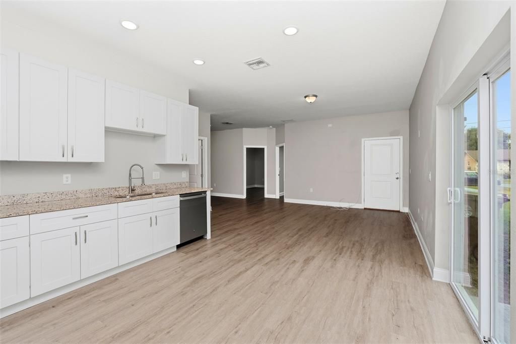 For Rent: $1,800 (3 beds, 2 baths, 1255 Square Feet)