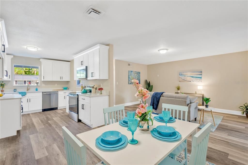 En Venta: $419,900 (5 camas, 2 baños, 1862 Pies cuadrados)