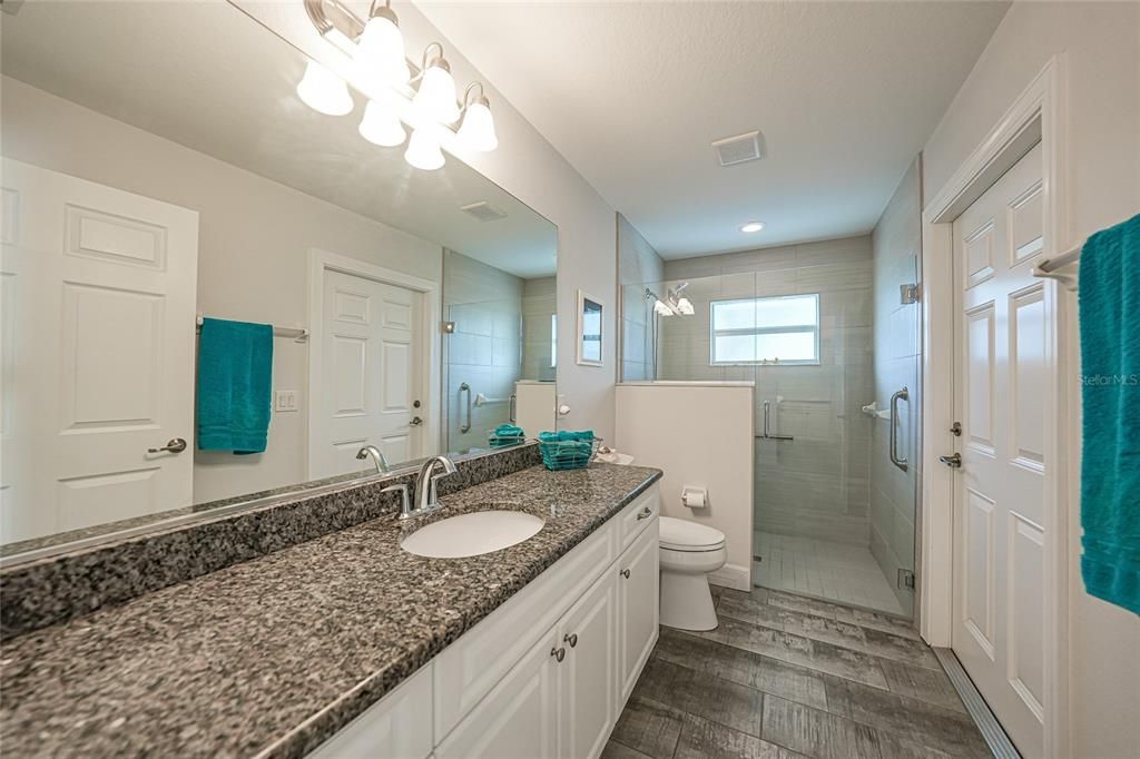 For Sale: $550,000 (3 beds, 2 baths, 1731 Square Feet)