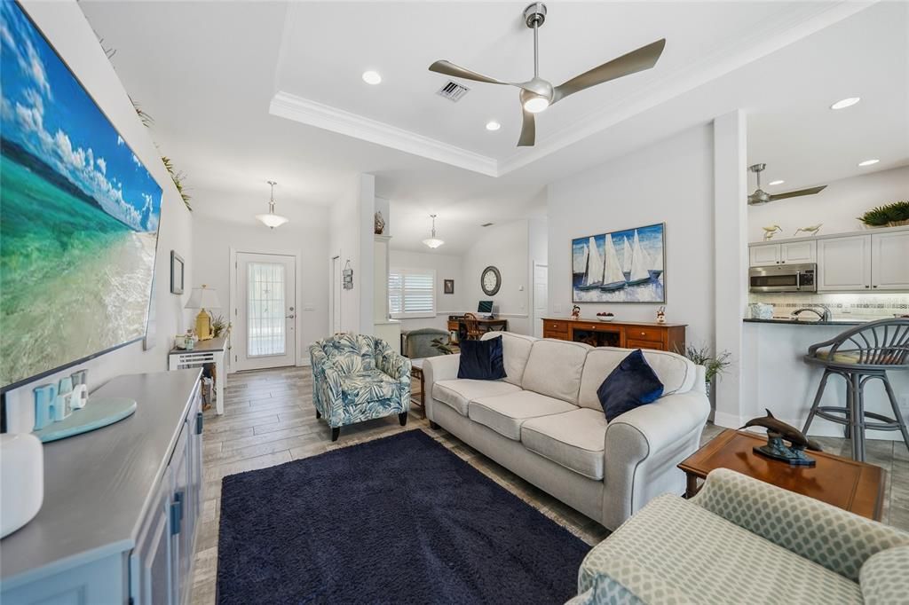 For Sale: $550,000 (3 beds, 2 baths, 1731 Square Feet)