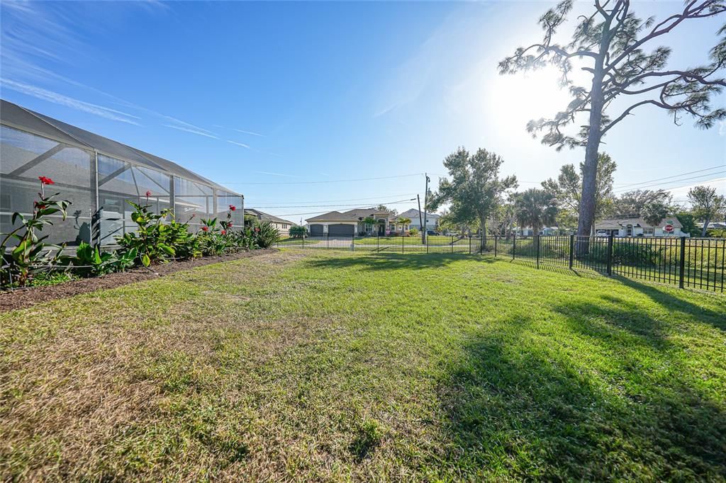 For Sale: $550,000 (3 beds, 2 baths, 1731 Square Feet)