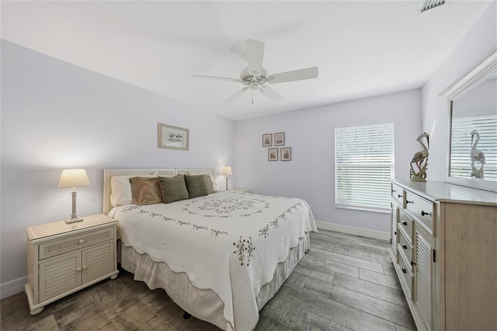 For Sale: $550,000 (3 beds, 2 baths, 1731 Square Feet)