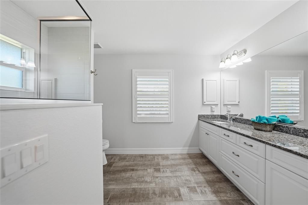 For Sale: $550,000 (3 beds, 2 baths, 1731 Square Feet)