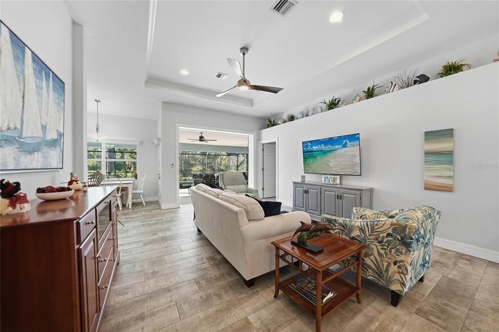 For Sale: $550,000 (3 beds, 2 baths, 1731 Square Feet)