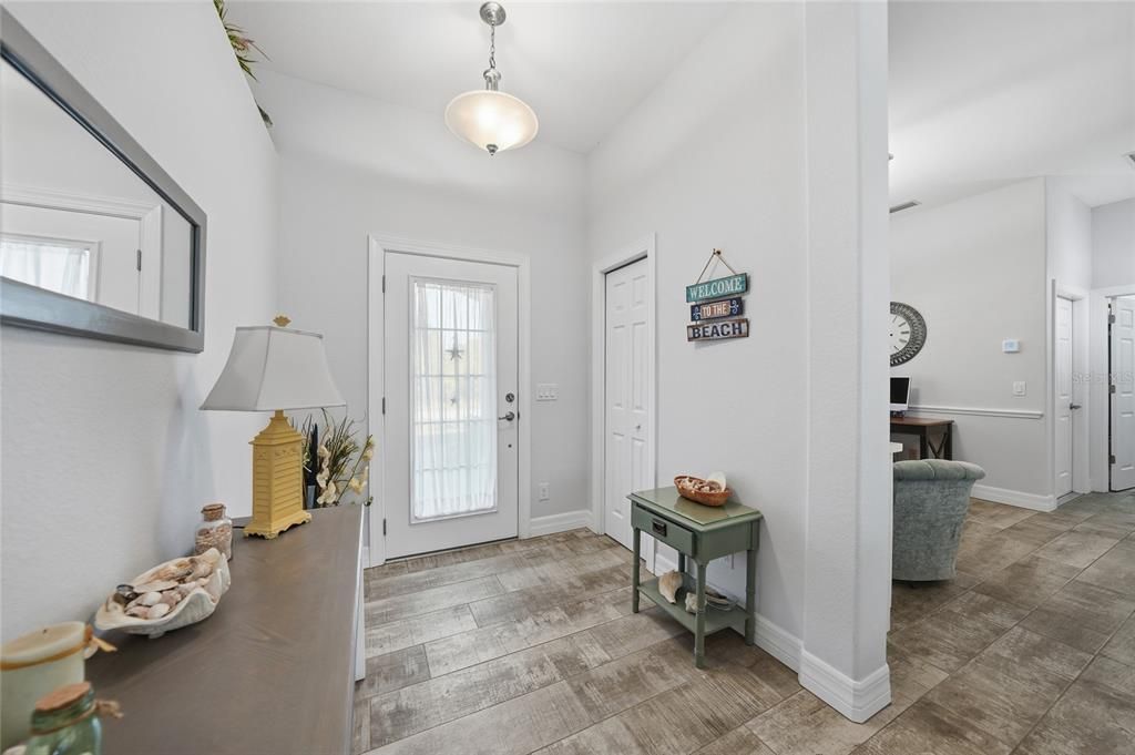 For Sale: $550,000 (3 beds, 2 baths, 1731 Square Feet)