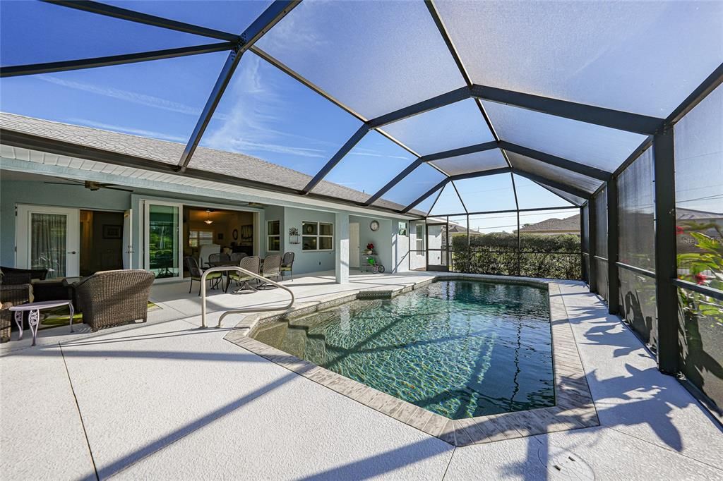 For Sale: $550,000 (3 beds, 2 baths, 1731 Square Feet)