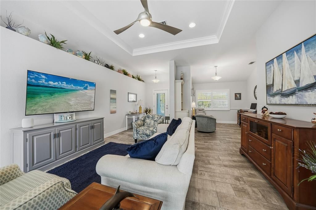 For Sale: $550,000 (3 beds, 2 baths, 1731 Square Feet)