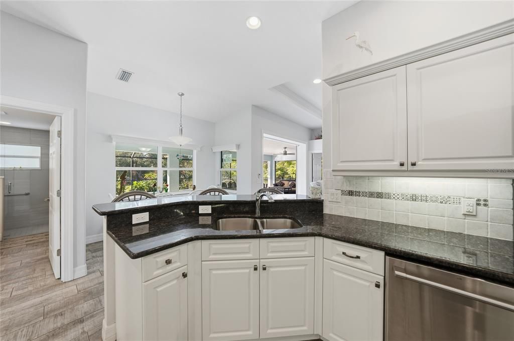 For Sale: $550,000 (3 beds, 2 baths, 1731 Square Feet)