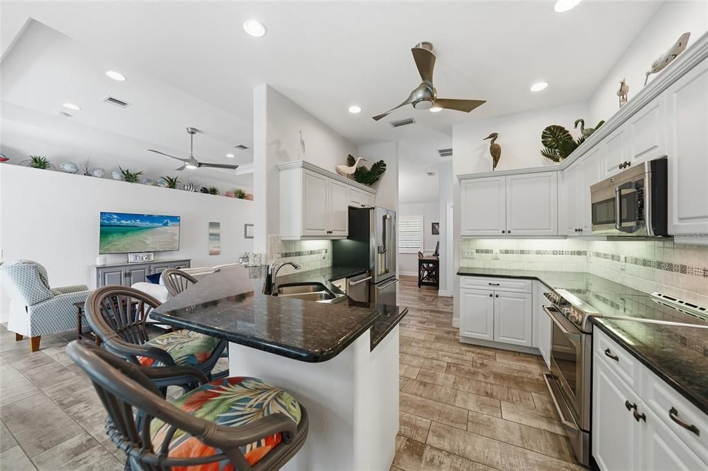 For Sale: $550,000 (3 beds, 2 baths, 1731 Square Feet)