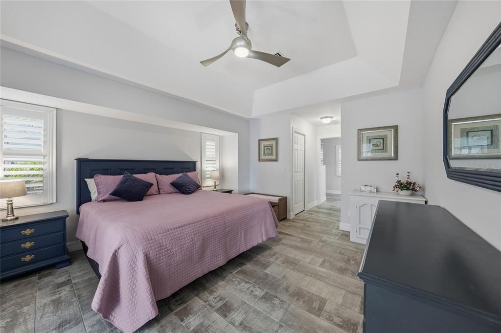 For Sale: $550,000 (3 beds, 2 baths, 1731 Square Feet)