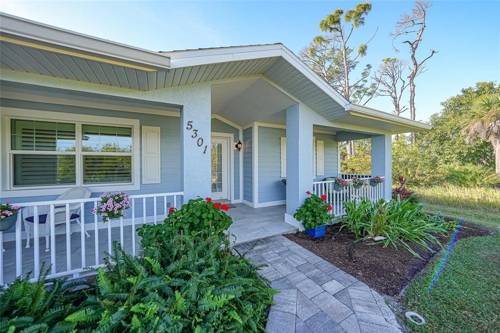 For Sale: $550,000 (3 beds, 2 baths, 1731 Square Feet)