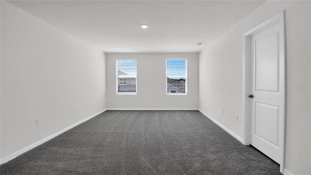 For Rent: $2,550 (5 beds, 3 baths, 2674 Square Feet)