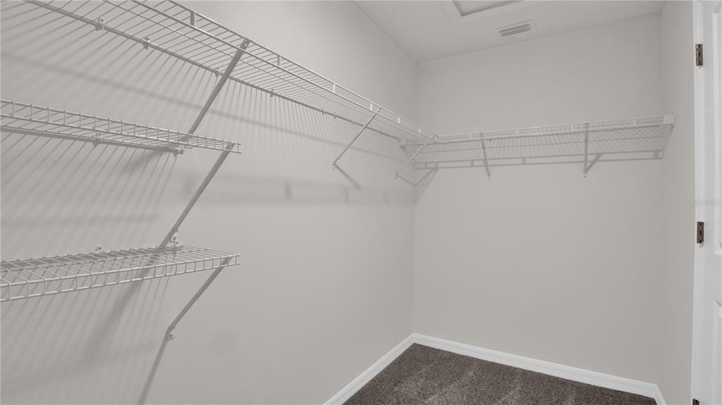 For Rent: $2,550 (5 beds, 3 baths, 2674 Square Feet)