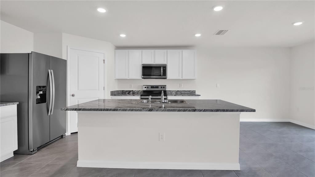 For Rent: $2,550 (5 beds, 3 baths, 2674 Square Feet)