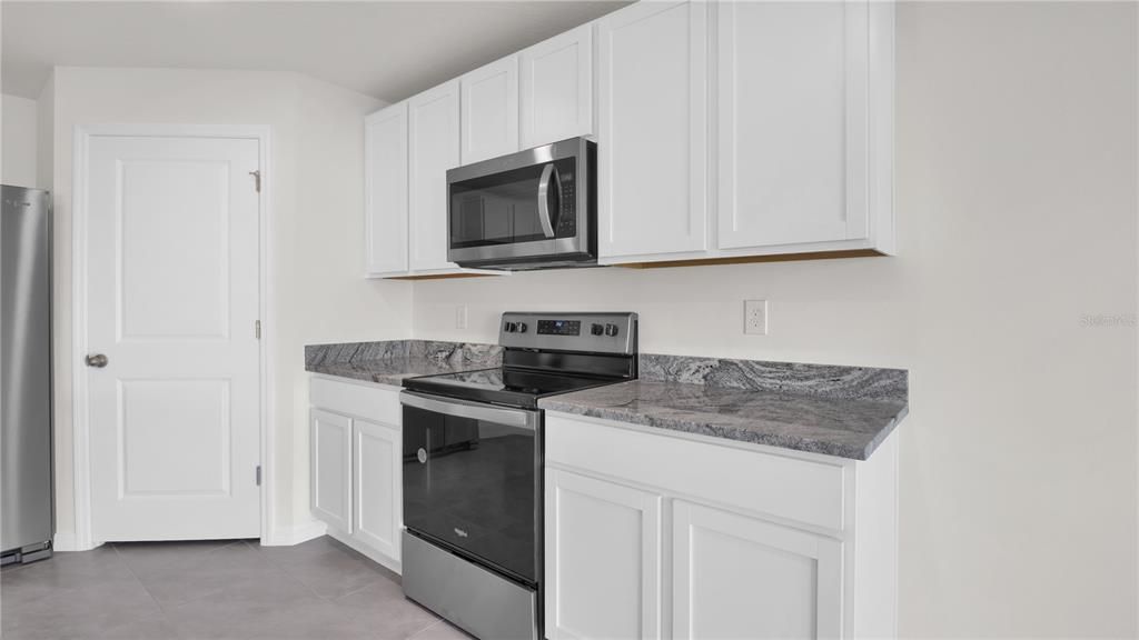 For Rent: $2,550 (5 beds, 3 baths, 2674 Square Feet)