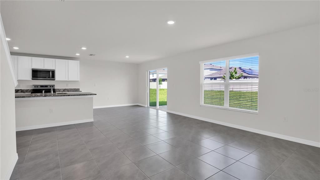 For Rent: $2,550 (5 beds, 3 baths, 2674 Square Feet)