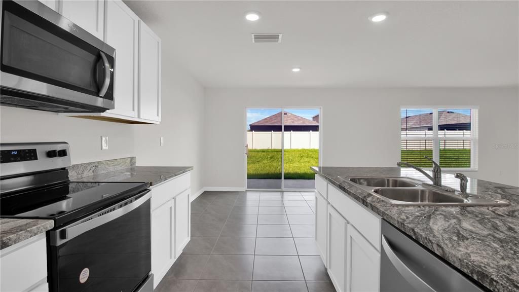 For Rent: $2,550 (5 beds, 3 baths, 2674 Square Feet)