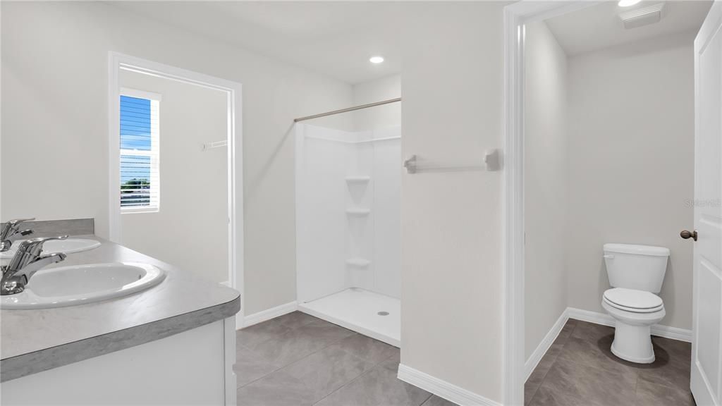 For Rent: $2,550 (5 beds, 3 baths, 2674 Square Feet)