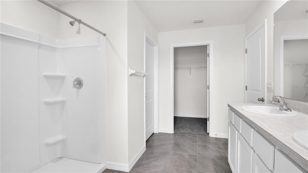 For Rent: $2,550 (5 beds, 3 baths, 2674 Square Feet)