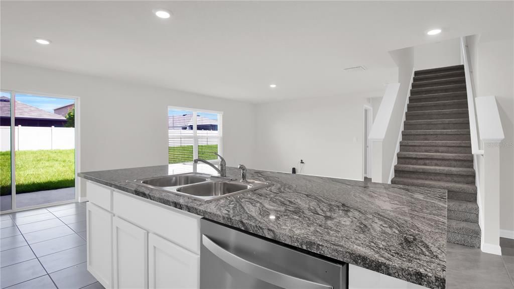 For Rent: $2,550 (5 beds, 3 baths, 2674 Square Feet)