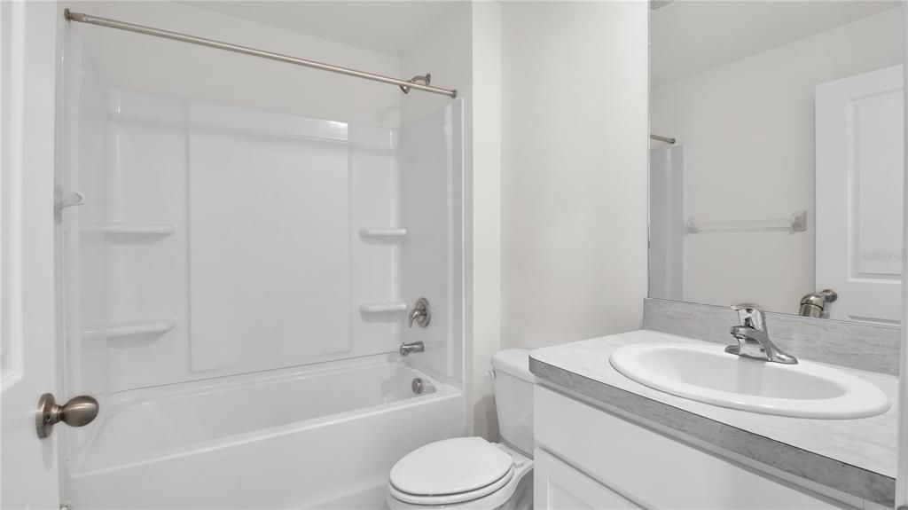 For Rent: $2,550 (5 beds, 3 baths, 2674 Square Feet)