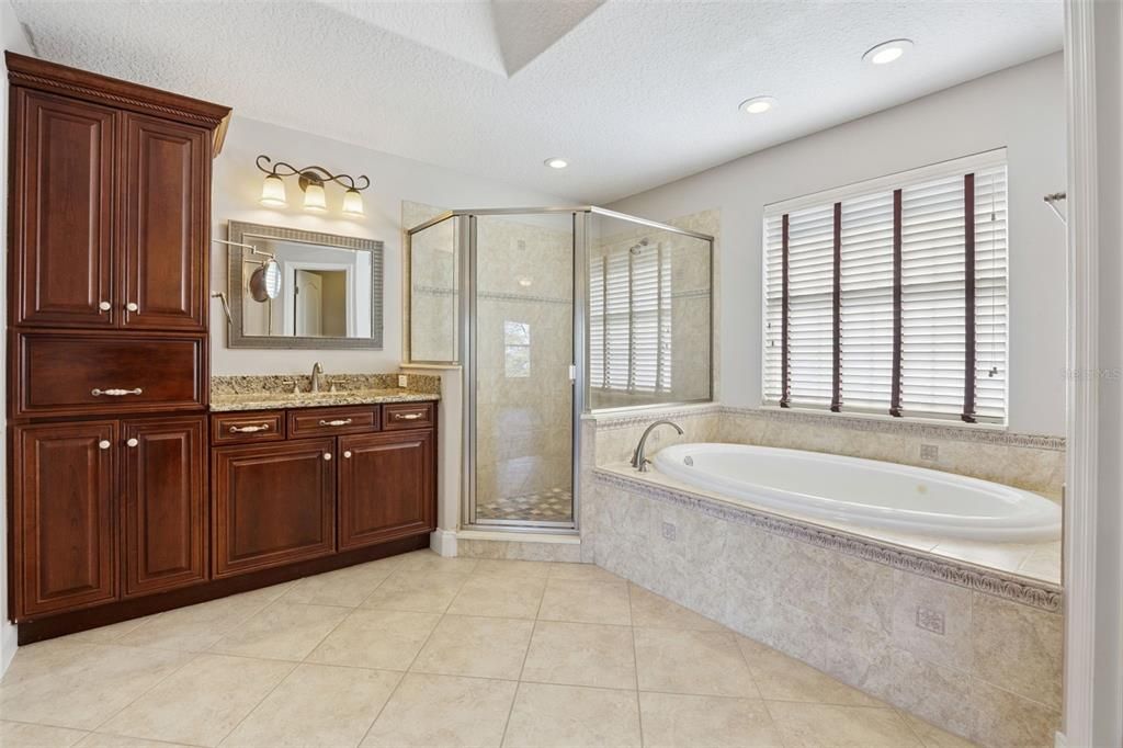 For Sale: $984,900 (4 beds, 2 baths, 3097 Square Feet)