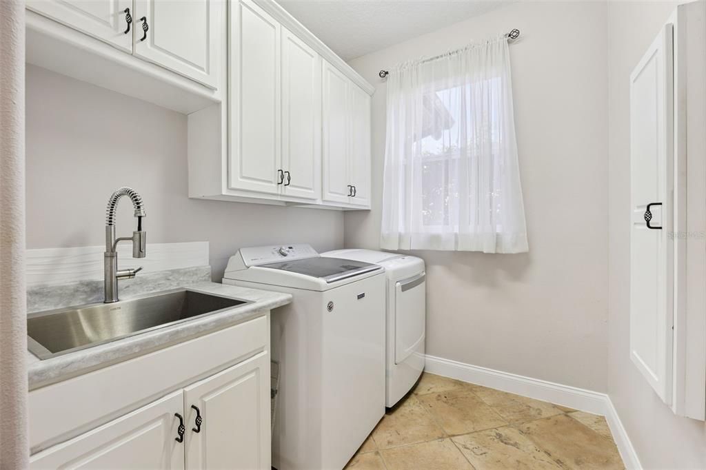 For Sale: $984,900 (4 beds, 2 baths, 3097 Square Feet)