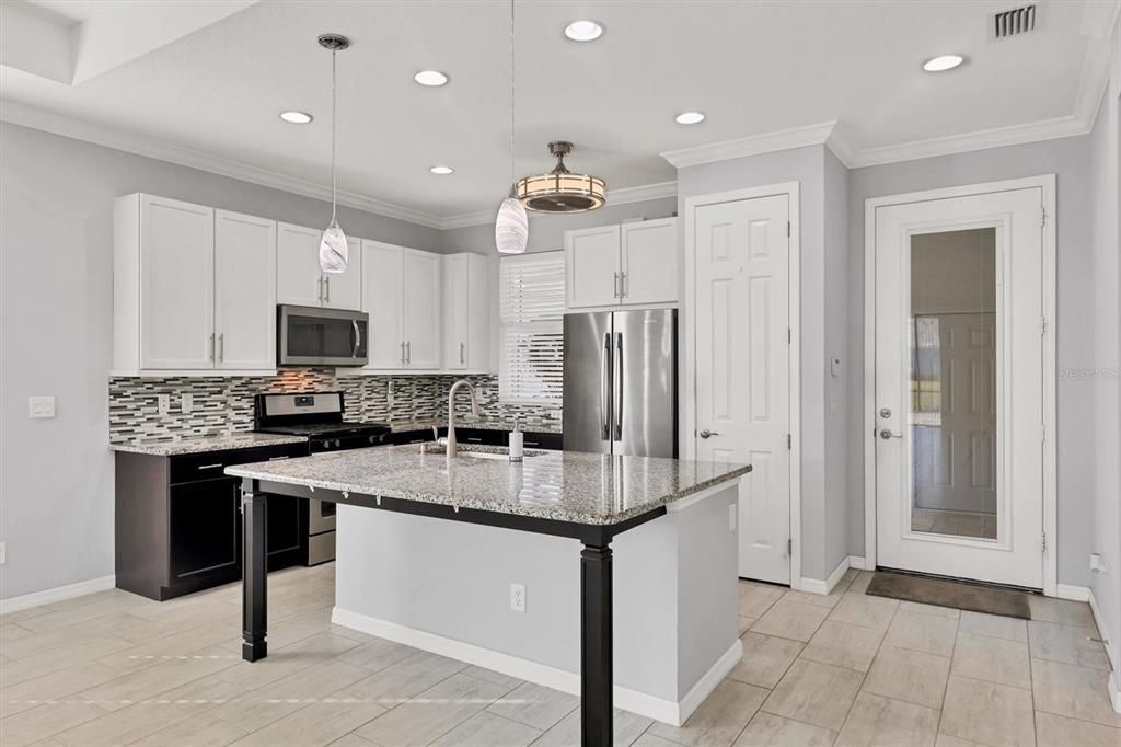 待售: $385,000 (2 贝兹, 2 浴室, 1426 平方英尺)