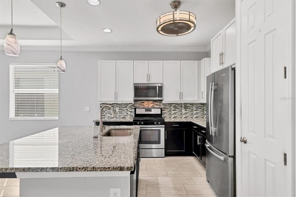 待售: $385,000 (2 贝兹, 2 浴室, 1426 平方英尺)