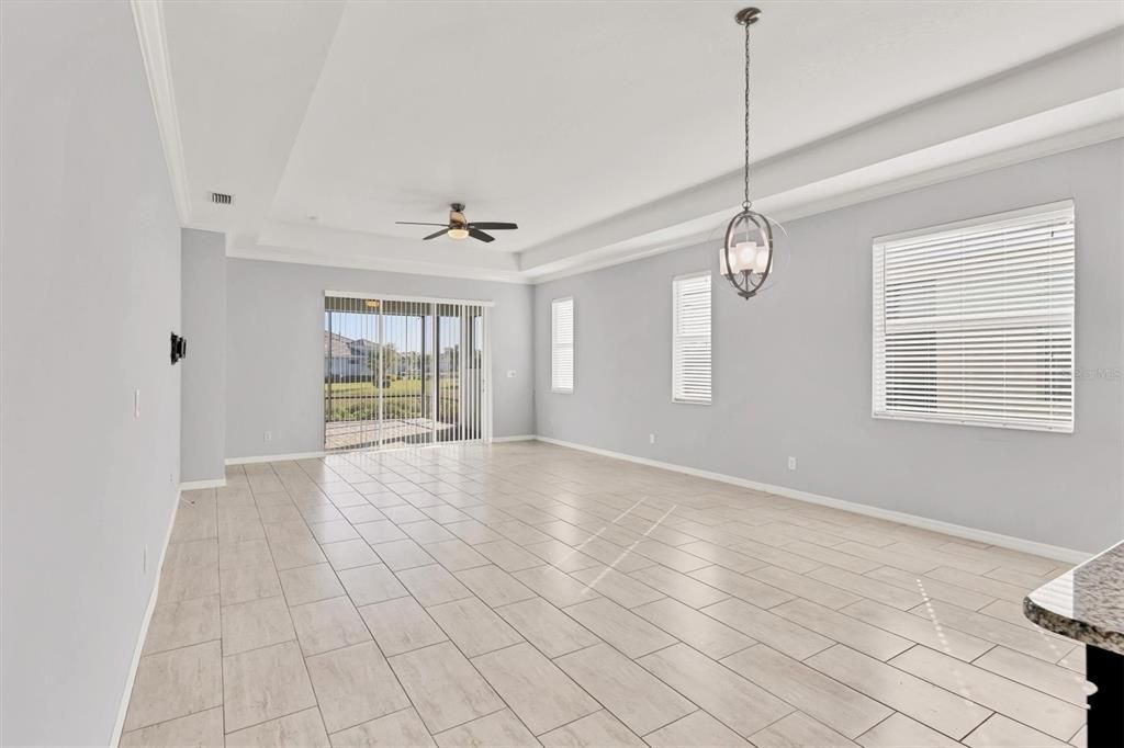 待售: $385,000 (2 贝兹, 2 浴室, 1426 平方英尺)