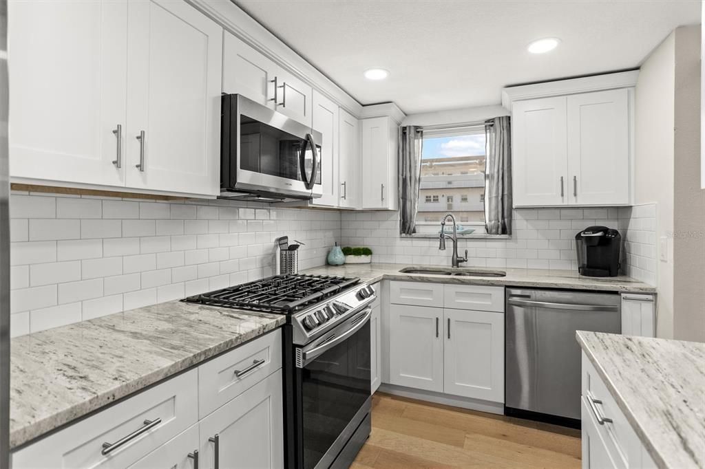 For Rent: $2,750 (2 beds, 2 baths, 1250 Square Feet)